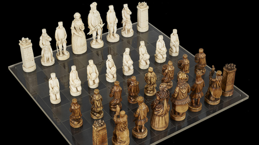 Schachfiguren sind als Berg- und Hüttenleute dargestellt.